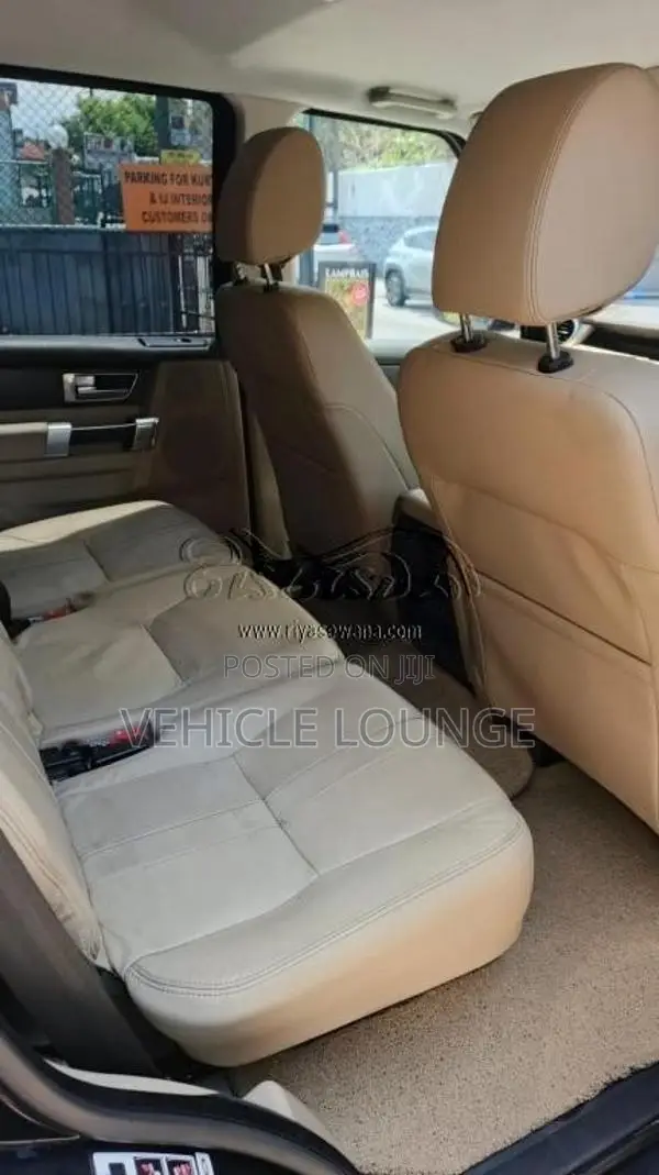 Land-Rover Discovery S 2016 SUV (Used)