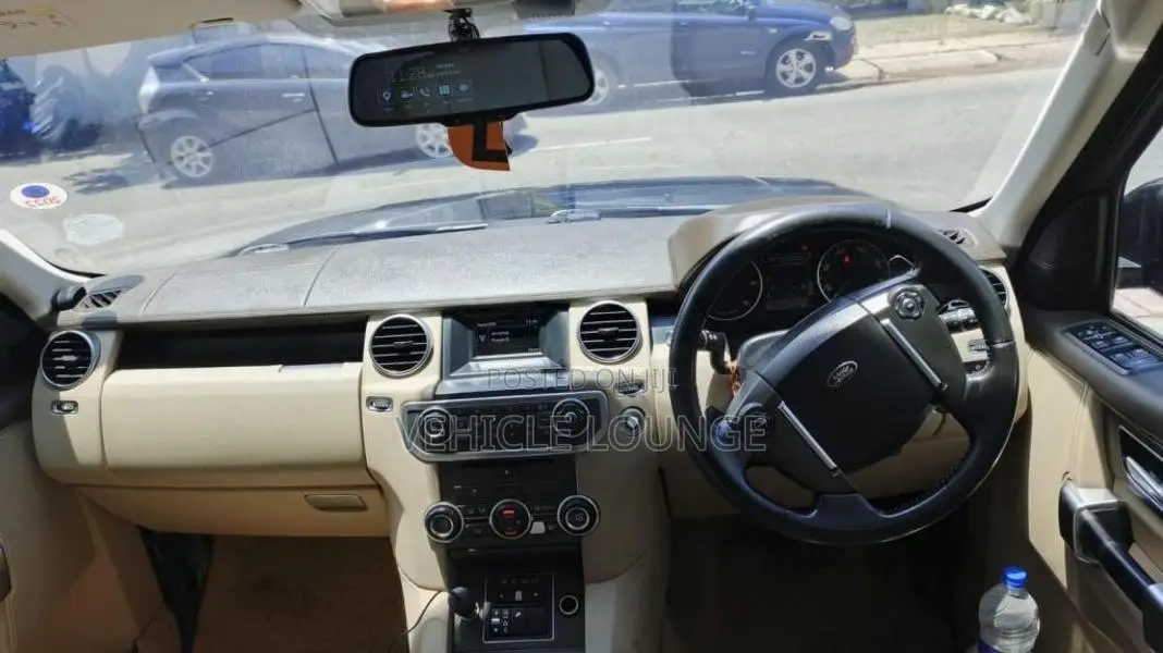 Land-Rover Discovery S 2016 SUV (Used)