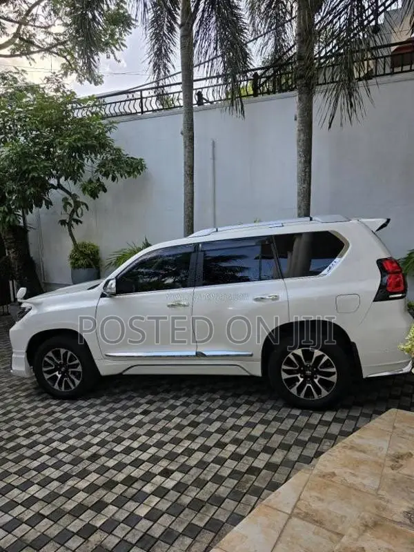 Toyota LAND CRUISER PRADO 150 TX 2010 SUV (Used)
