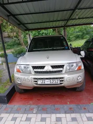 Mitsubishi Montero V6 2004 SUV (Used)