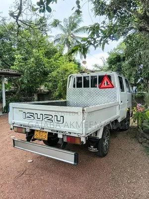 Isuzu ELF 1980 Crew Cab (Used)