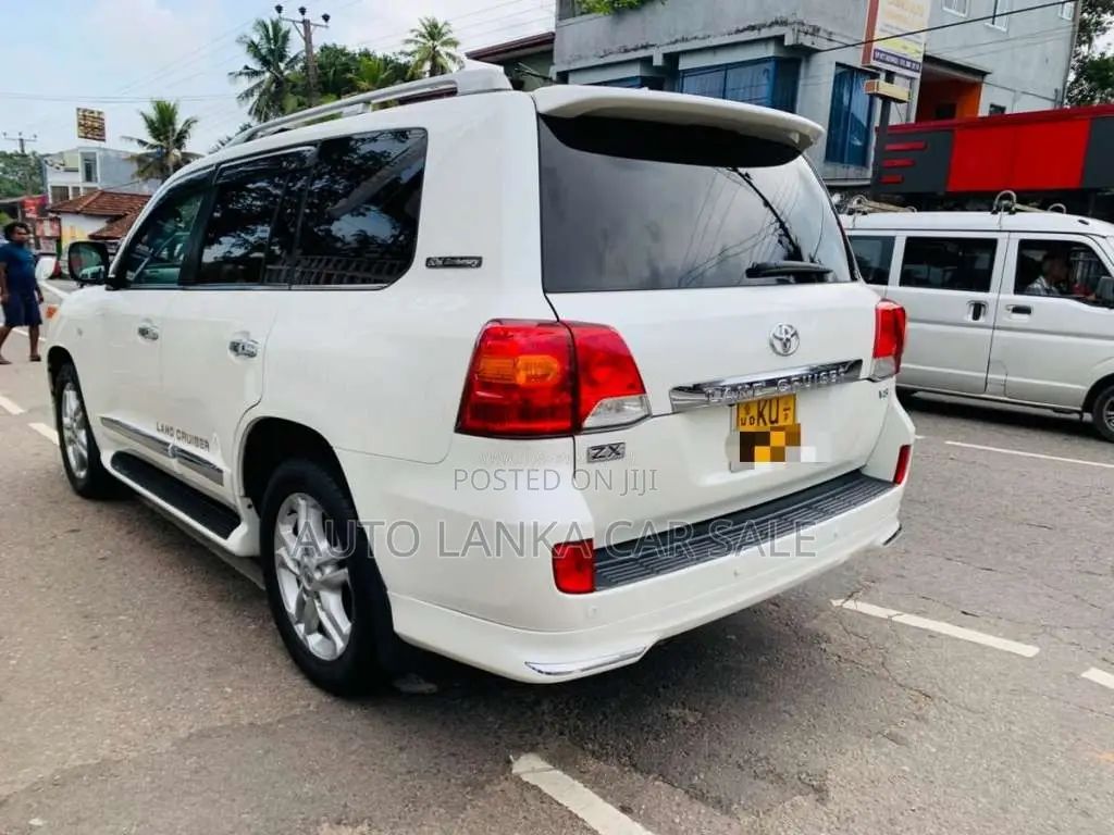Toyota Land Cruiser V8 ZX 2011 SUV (Used)