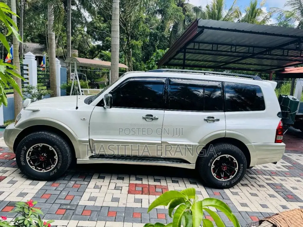 Mitsubishi Montero V6 2004 SUV (Used)