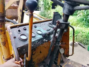 Mitsubishi Loader 2000 Heavy-Duty (Used)
