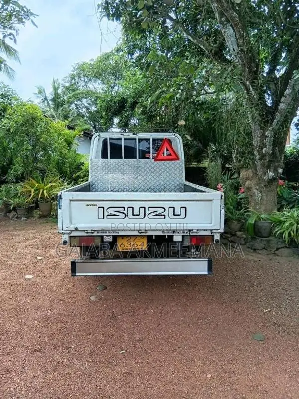 Isuzu ELF 1980 Crew Cab (Used)