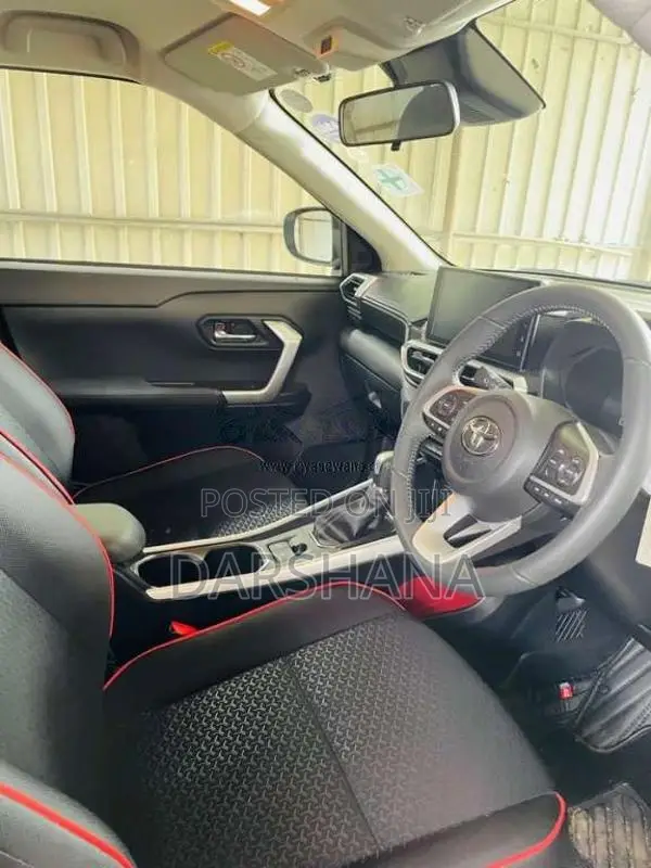 Toyota Raize 2025 SUV (Used)