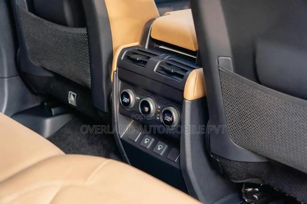 Land-Rover DEFENDER X-DYNAMIC HSE Ingenium UK 2025 SUV (Used)