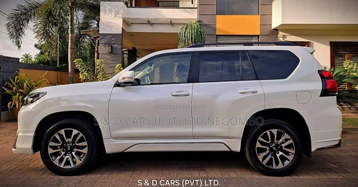Toyota Land Cruiser TX 2023 SUV (Used)