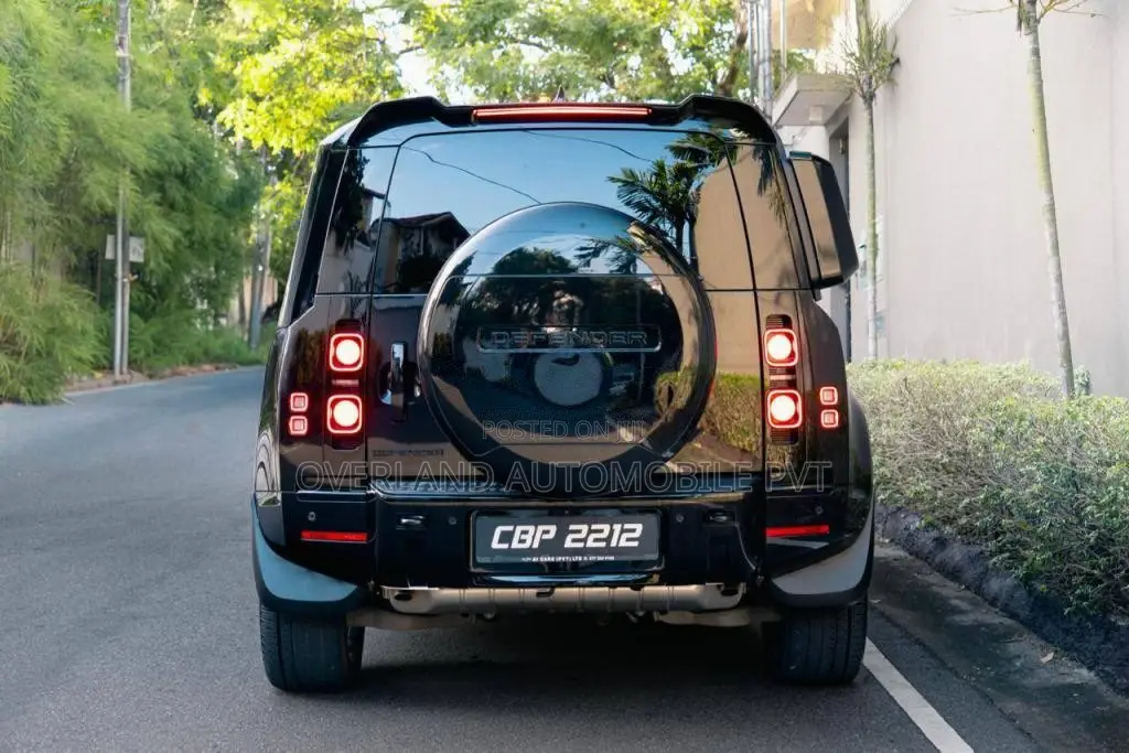 Land-Rover DEFENDER X-DYNAMIC HSE Ingenium UK 2025 SUV (Used)