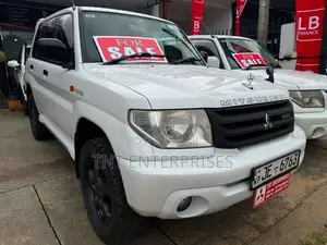 Mitsubishi Pajero GDI Io 2000 SUV (Used)