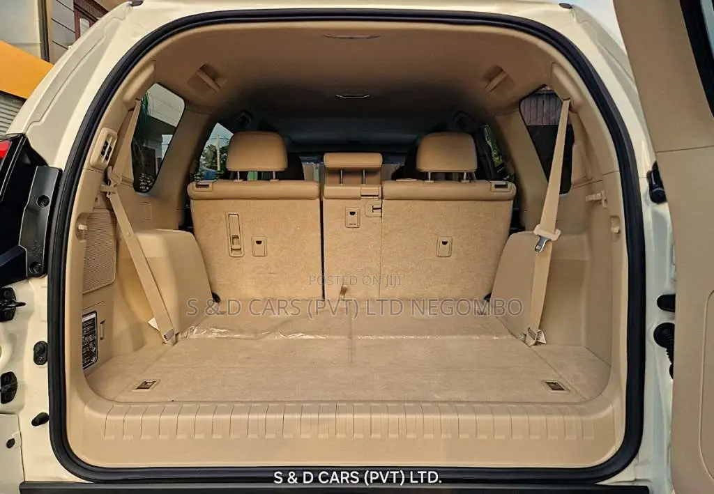 Toyota Land Cruiser TX 2023 SUV (Used)