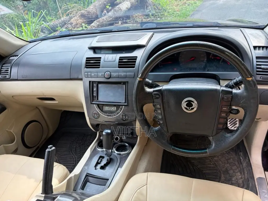 Micro Sssang Yong 2014 SUV (Used)