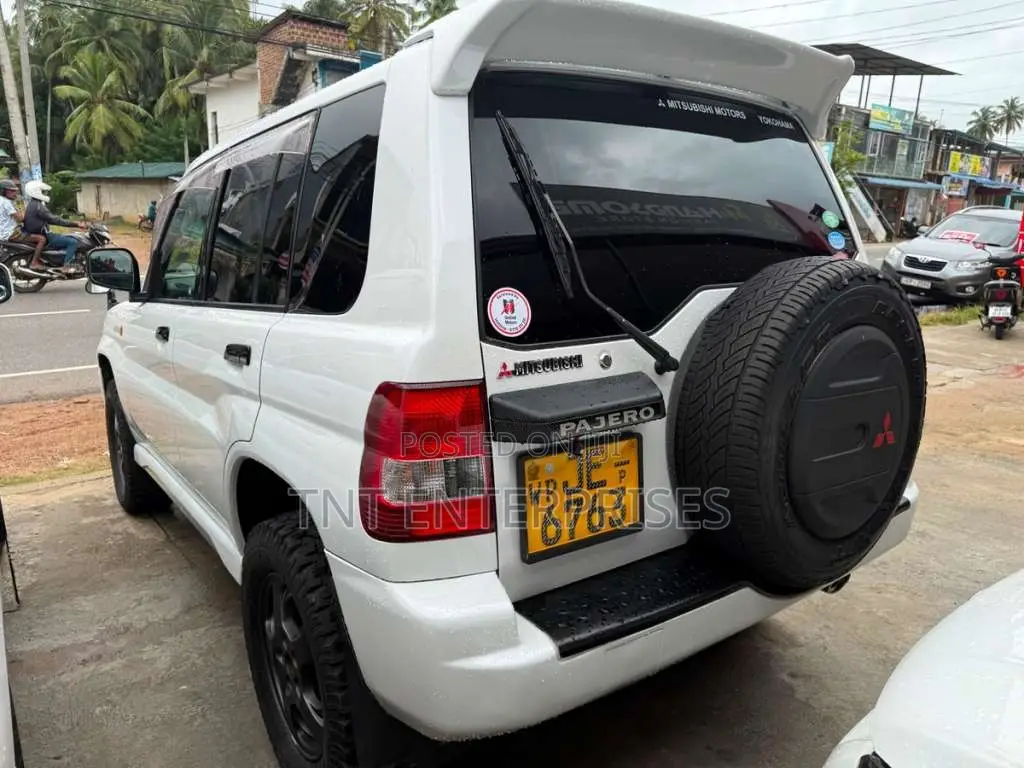 Mitsubishi Pajero GDI Io 2000 SUV (Used)