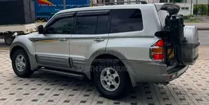 Mitsubishi Montero 2000 SUV (Used)