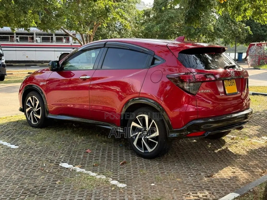 Honda Vezel Rs 2018 SUV (Used)