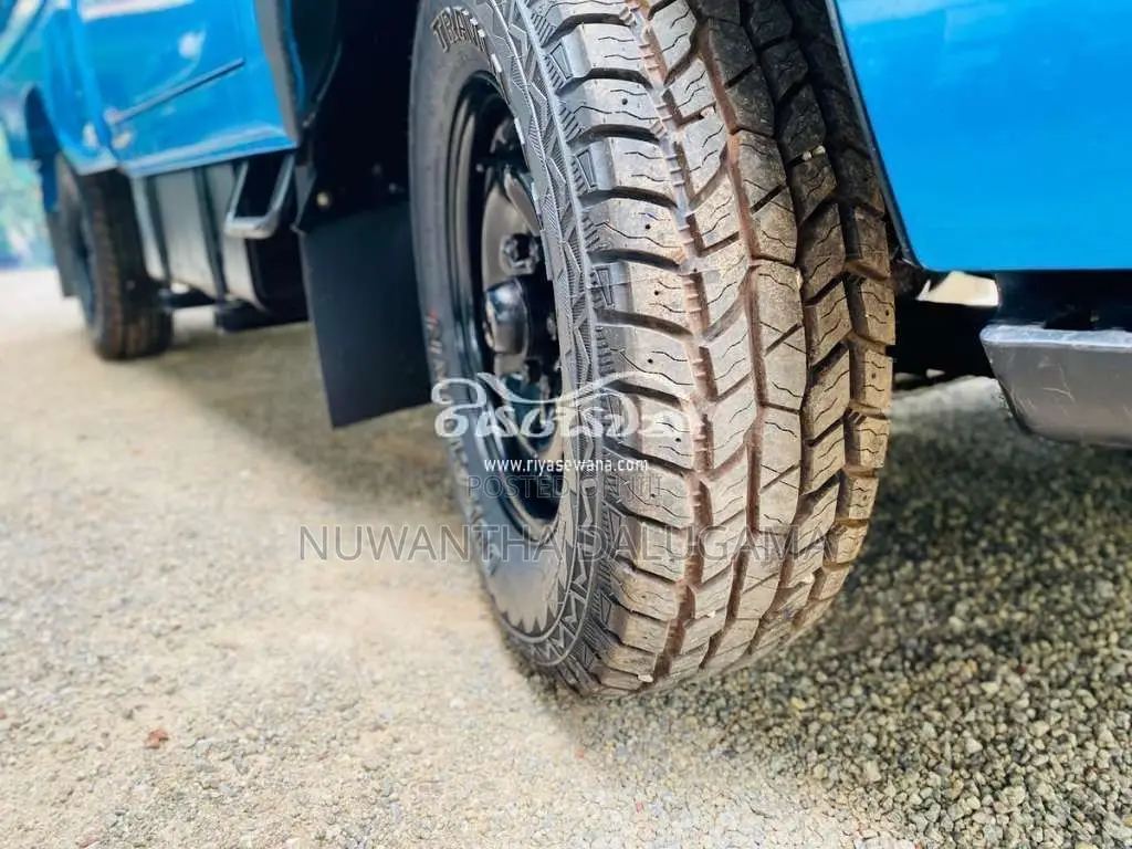 Isuzu Crewcab 2005 Crew Cab (Used)