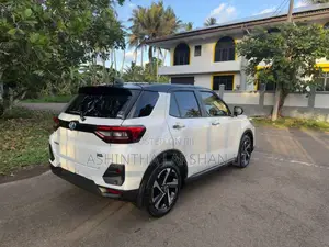Toyota Raize 2025 SUV (Used)