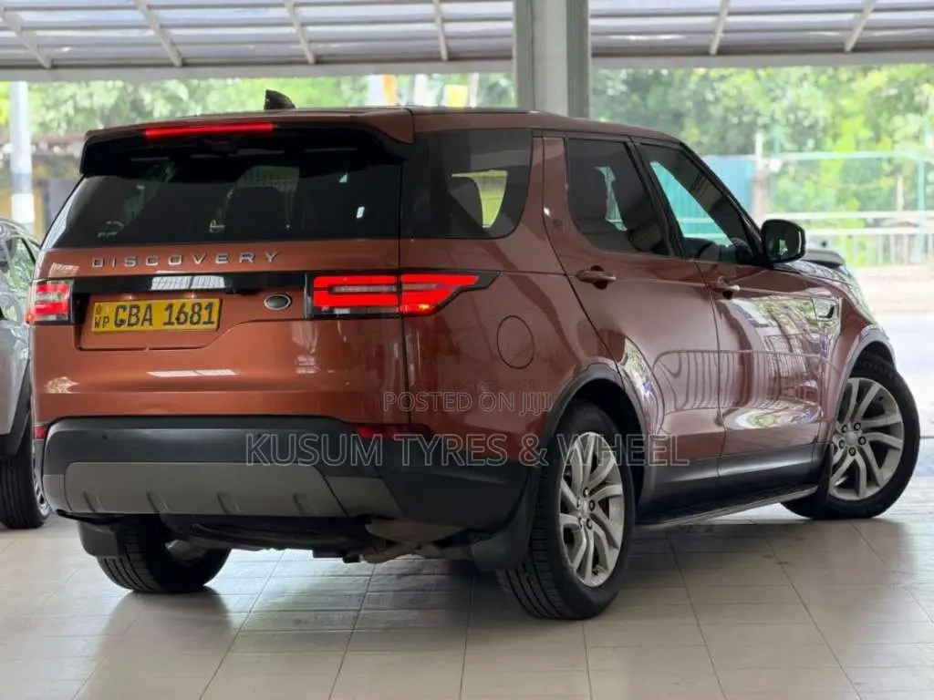Land-Rover Discovery 5 2017 SUV (Used)