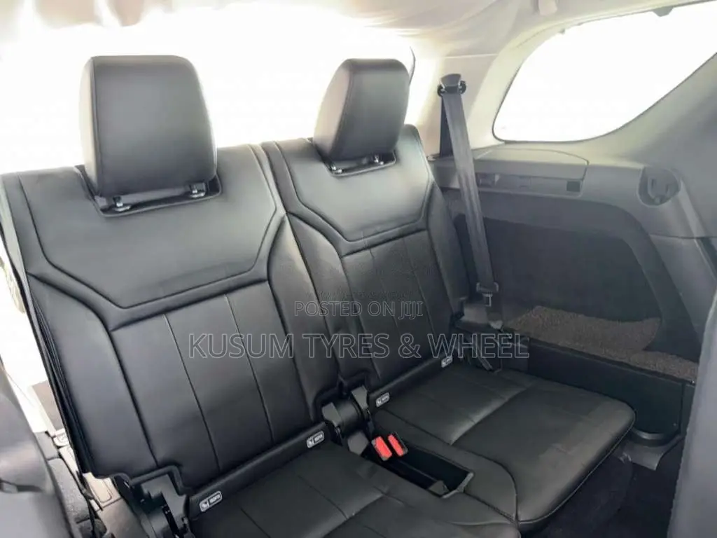 Land-Rover Discovery 5 2017 SUV (Used)