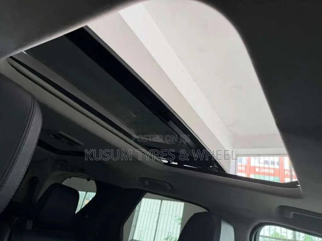 Land-Rover Discovery 5 2017 SUV (Used)