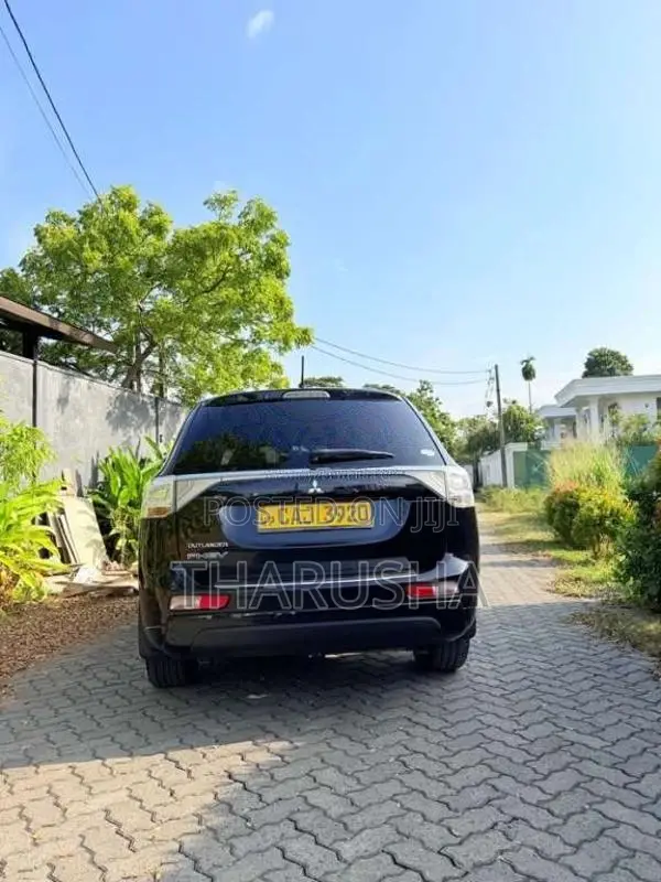 Mitsubishi Outlander PHEV 2014 SUV (Used)