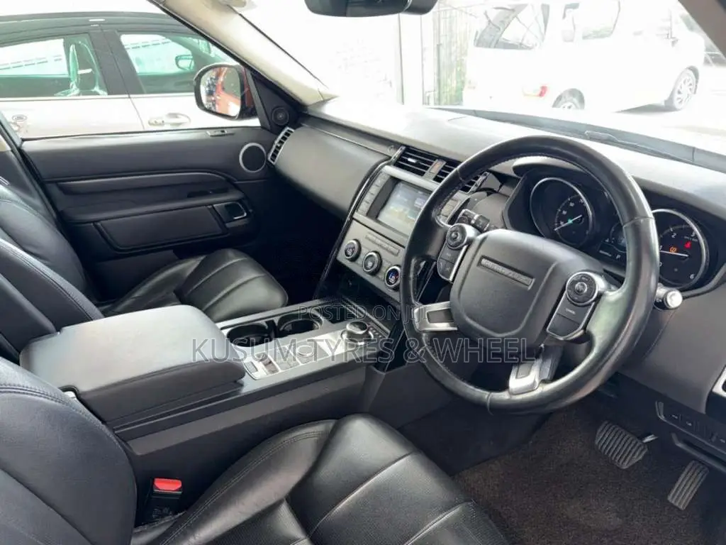 Land-Rover Discovery 5 2017 SUV (Used)