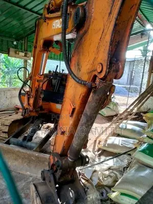 Hitachi Landy 2018 Heavy-Duty (Used)