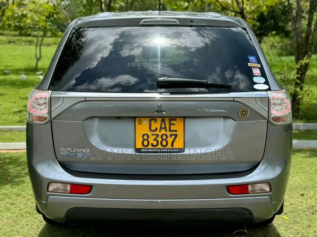 Mitsubishi Outlander PHEV 2015 SUV (Used)