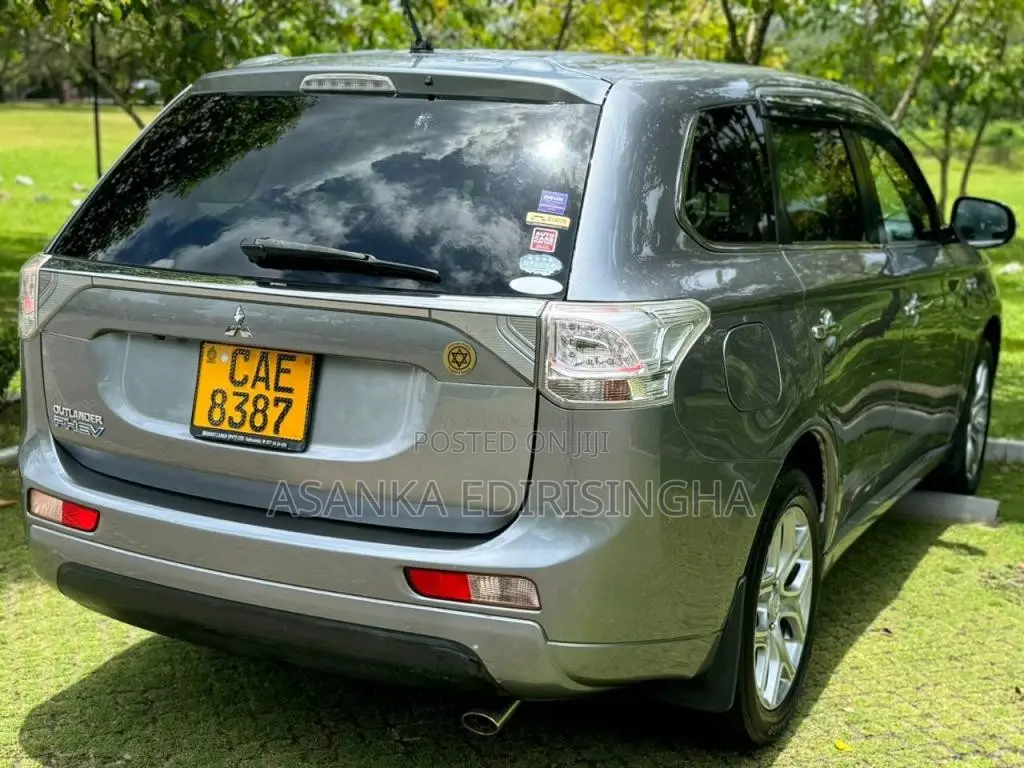 Mitsubishi Outlander PHEV 2015 SUV (Used)