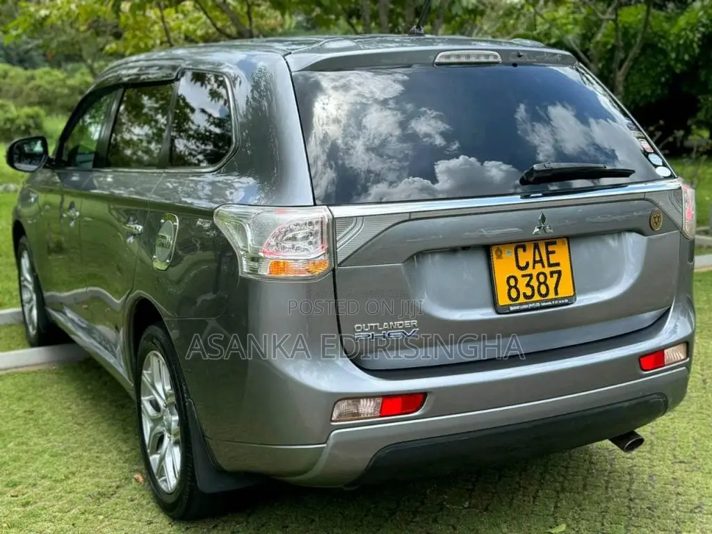 Mitsubishi Outlander PHEV 2015 SUV (Used)