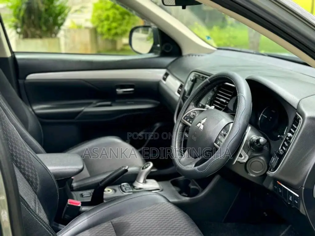 Mitsubishi Outlander PHEV 2015 SUV (Used)