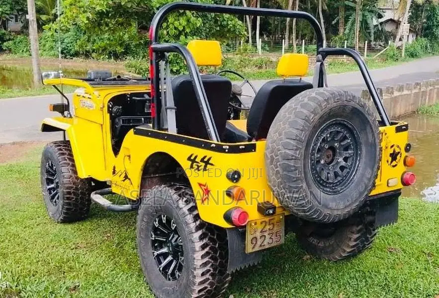 Mitsubishi 4DR5 1970 SUV (Used)