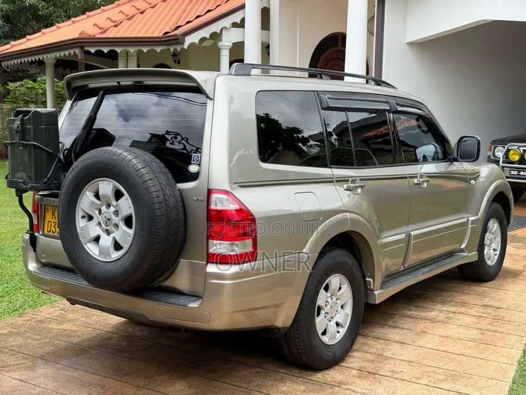 Mitsubishi MONTERO V6 2006 SUV (Used)