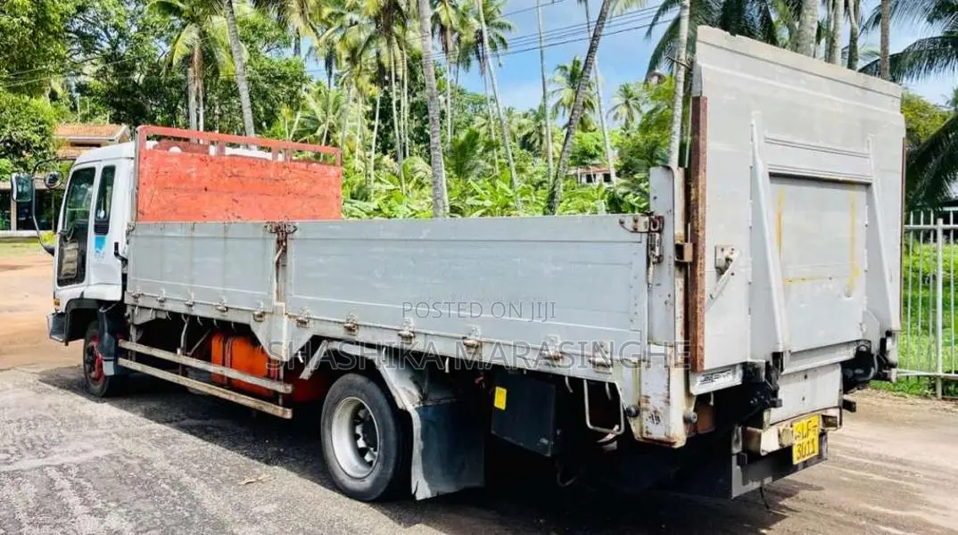 Isuzu Forward 2008 Lorry (Used)