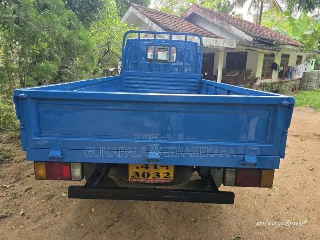 Isuzu ELF 1981 Lorry (Used)