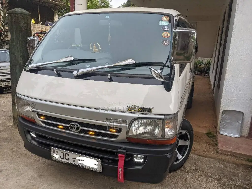 Toyota Dolphin Diga 2004 Van (Used)