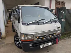 Toyota Dolphin Diga 2004 Van (Used)