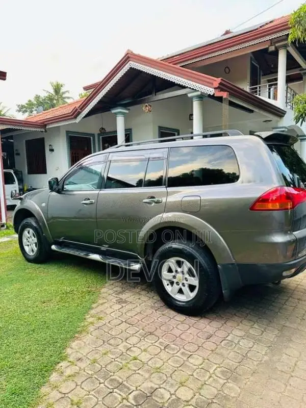 Mitsubishi Montero Sport 2011 SUV (Used)
