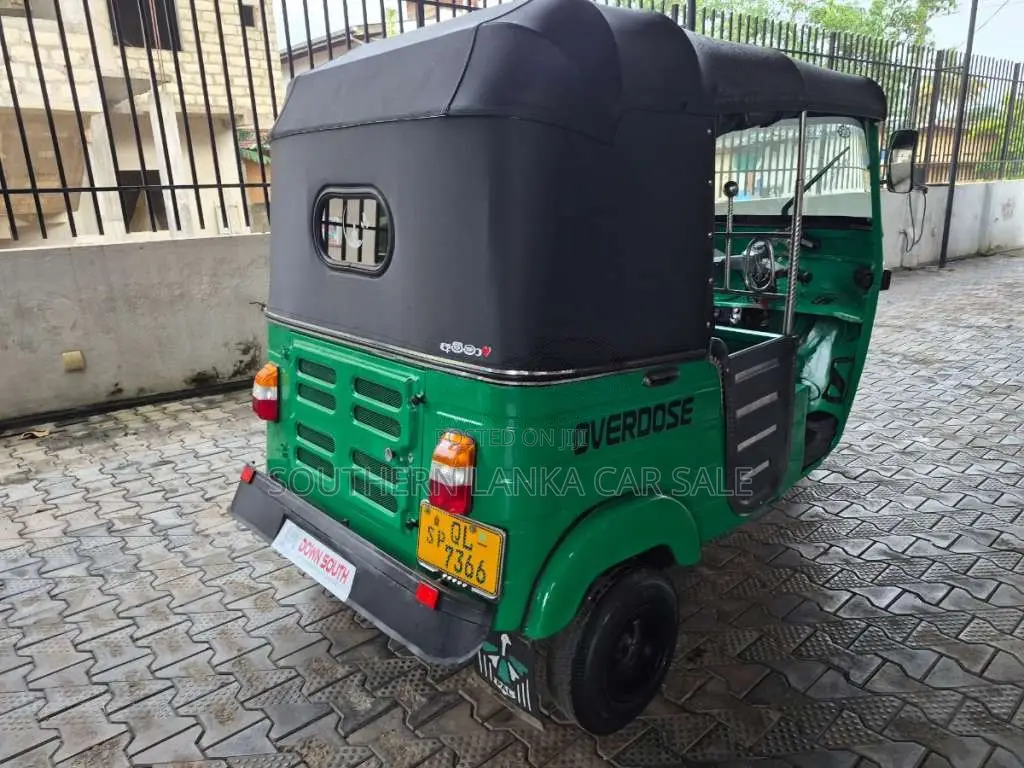 Bajaj 4 Stroke 2007 Three Wheel (Used)