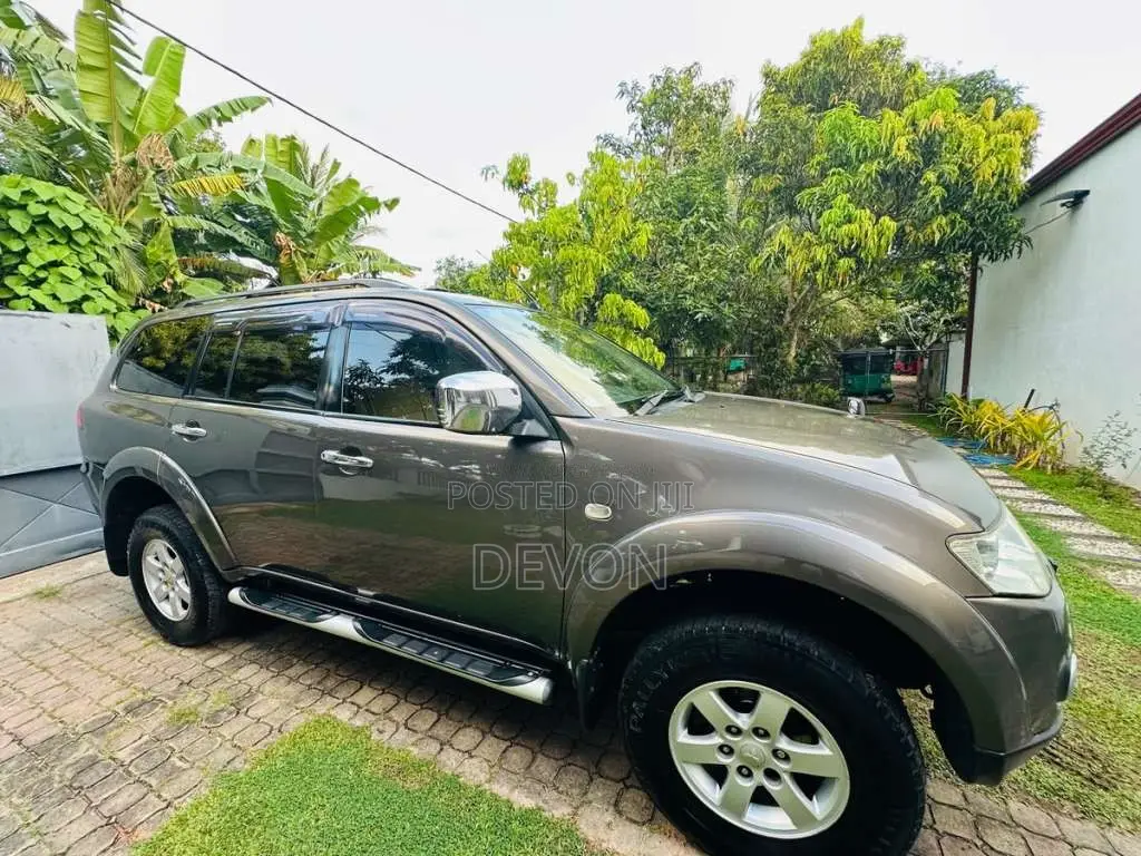 Mitsubishi Montero Sport 2011 SUV (Used)