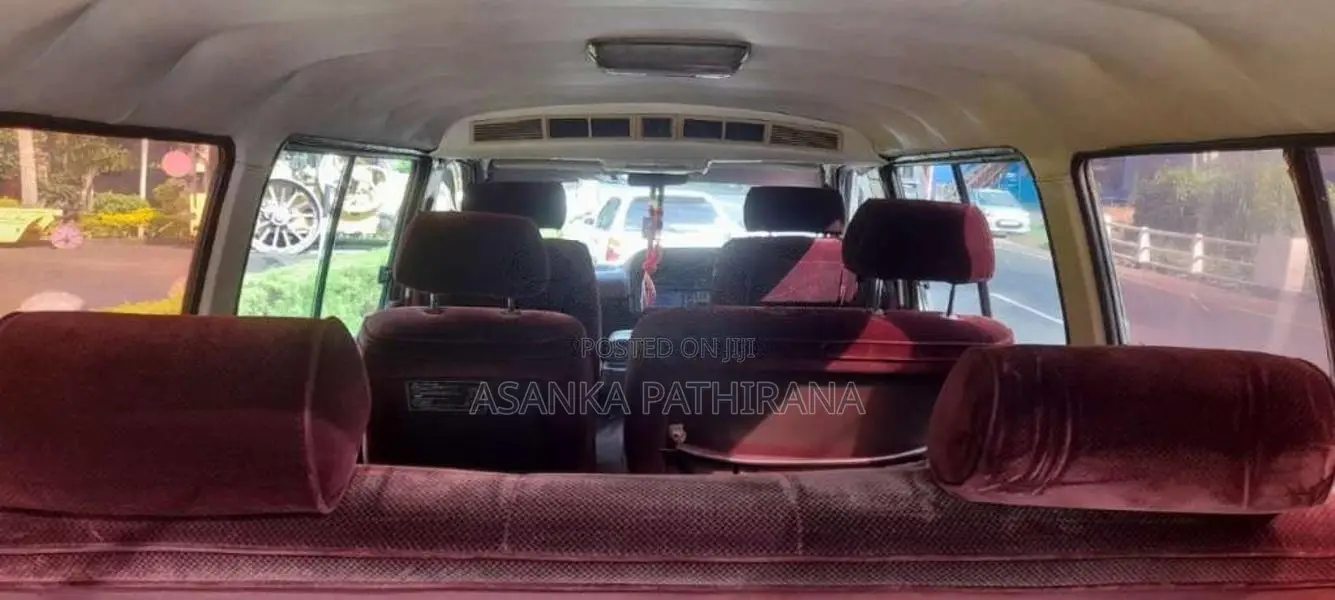 Toyota Dolphin LH102 1993 Van (Used)