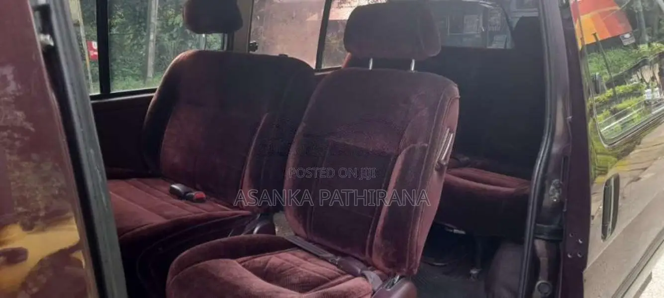 Toyota Dolphin LH102 1993 Van (Used)