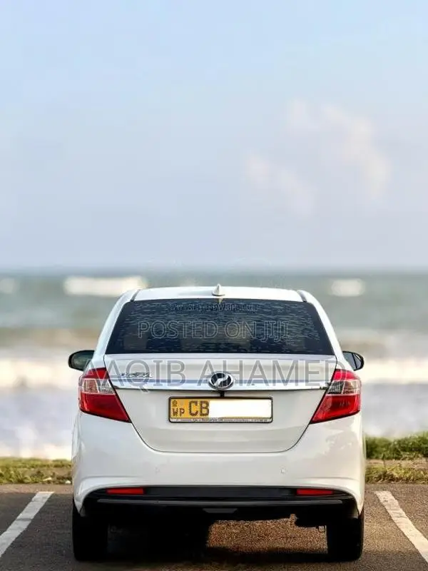 Perodua Bezza 2018 Car (Used)