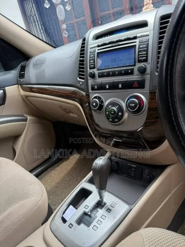 Hyundai Santa Fe 2011 SUV (Used)