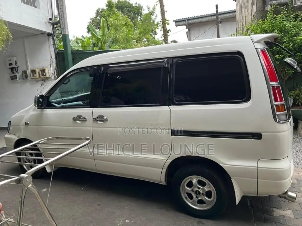 Toyota Noah KR41 1998 Van (Used)