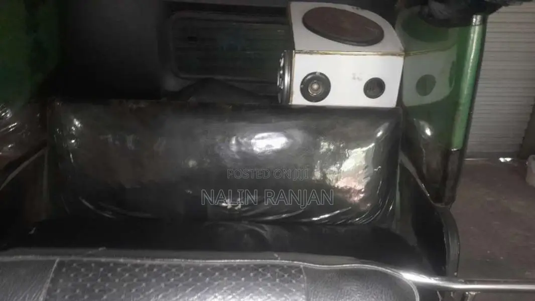 Bajaj RE 2 Stroke 2005 Three Wheel (Used)