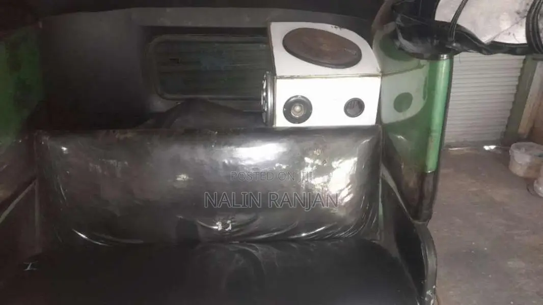 Bajaj RE 2 Stroke 2005 Three Wheel (Used)
