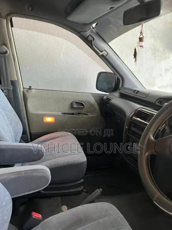Toyota Noah KR41 1998 Van (Used)