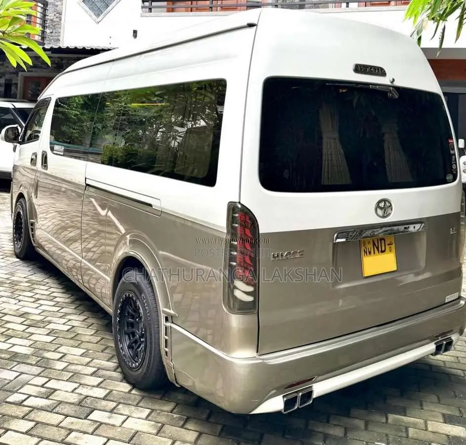 Toyota KDH 2018 Van (Used)