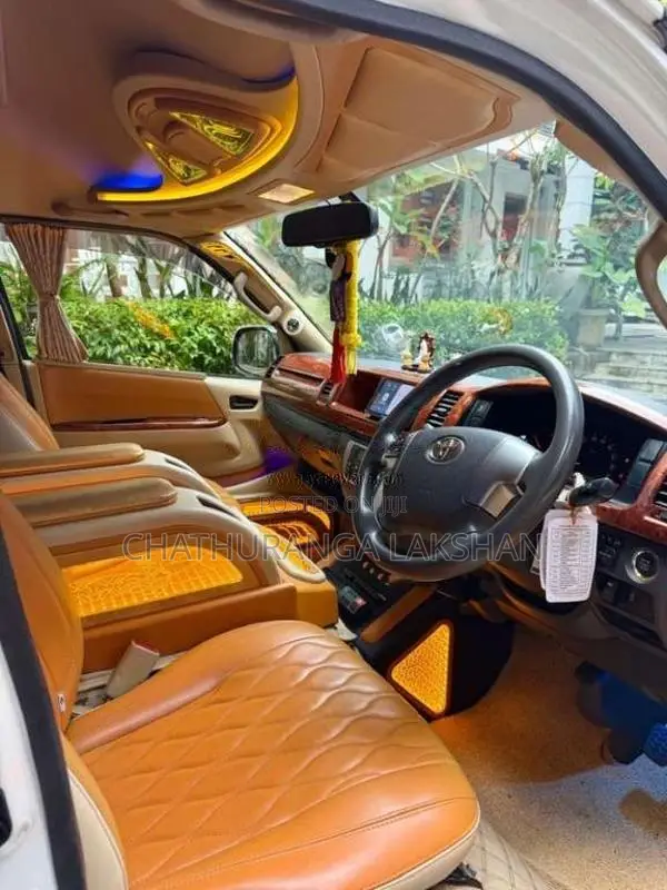 Toyota KDH 2018 Van (Used)